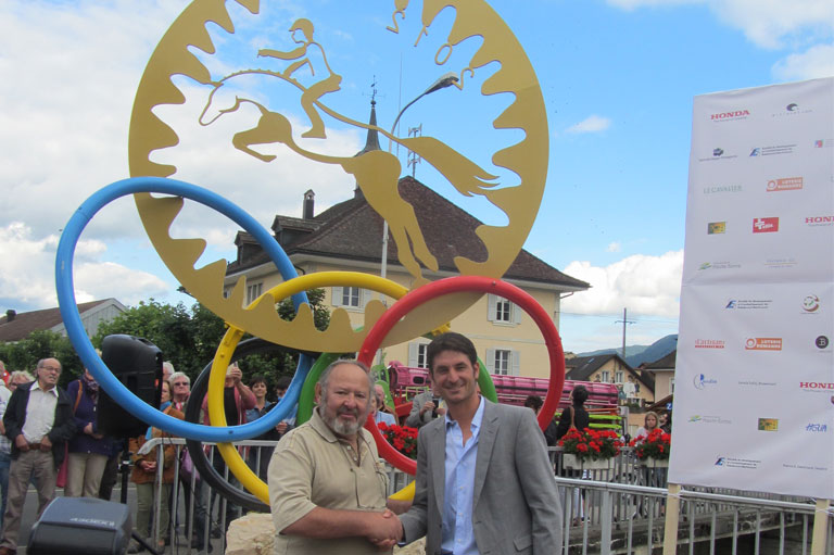 Read more about the article Steve Guerdat unveils sculpture in his honour in Bassecourt